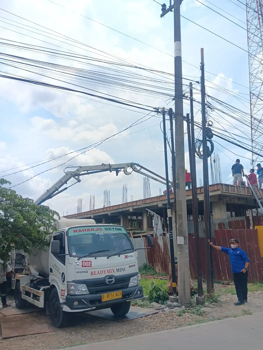 Proyek beton cor mini readymix Jabodetabek untuk jalan sempit #02