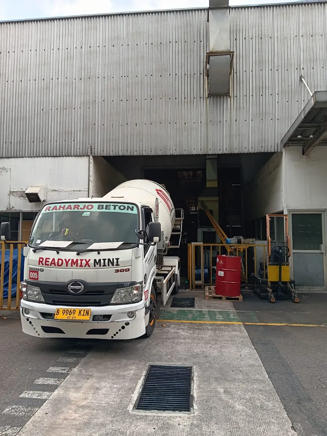 Proyek beton cor mini readymix Jabodetabek untuk jalan sempit #05