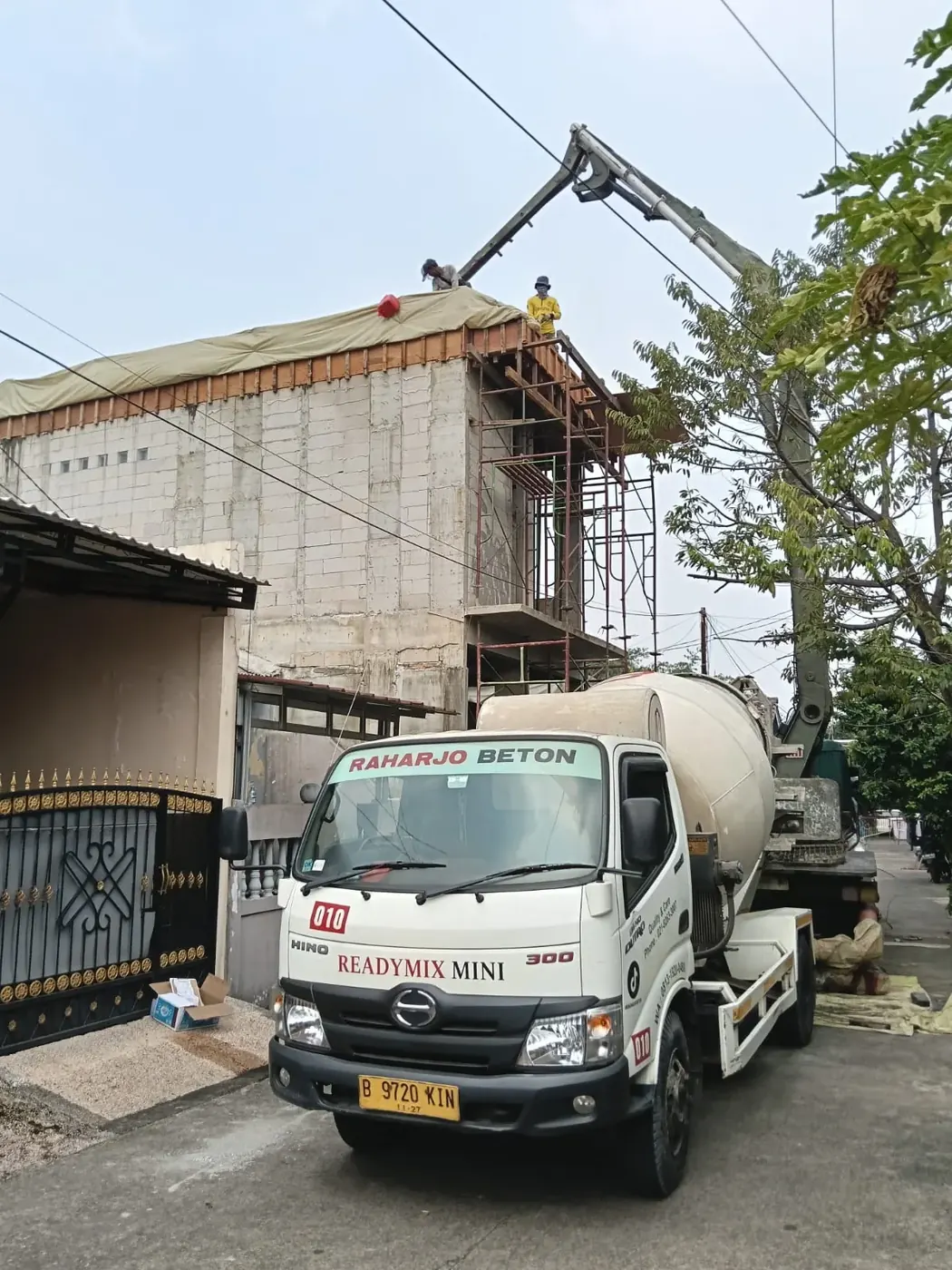 Proyek beton cor mini readymix Jabodetabek untuk jalan sempit #09