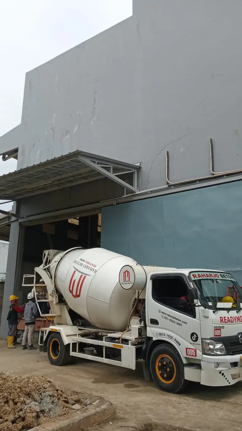 Proyek beton cor mini readymix Jabodetabek untuk jalan sempit #11